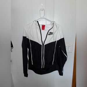 Nike Women’s Windbreaker Jacket